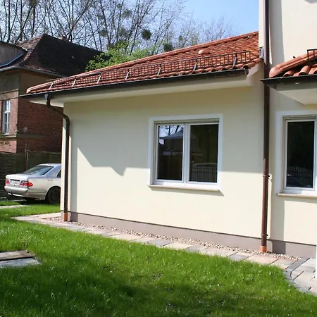 Business Lounge アパート